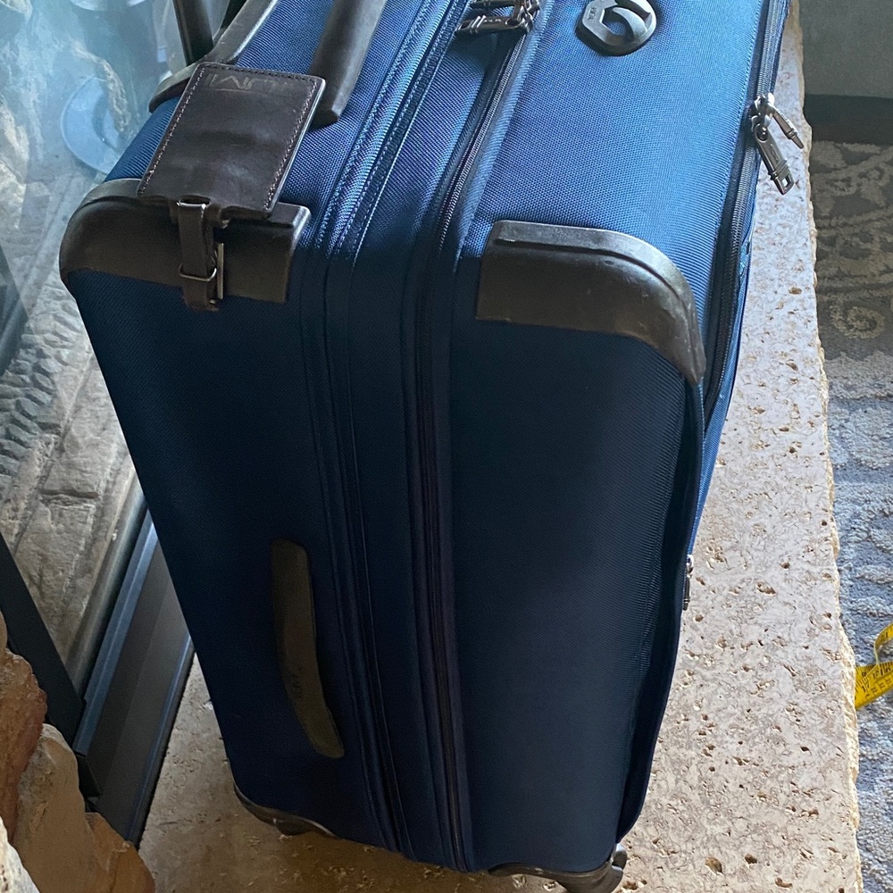 TUMI Short Trip Expandable Navy Spinner Luggage with Telescopic handle - Picture 6 of 15